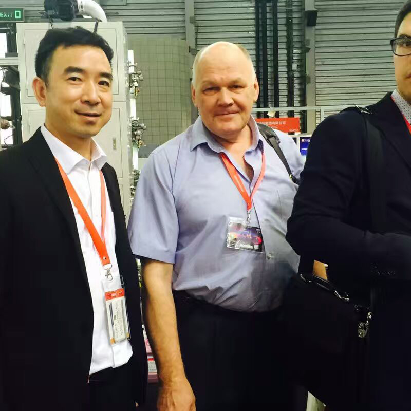 寧波自動(dòng)紙盒噴膠設(shè)備