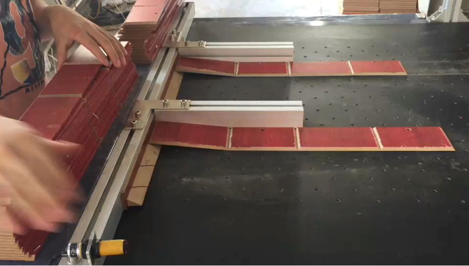 寧波半自動木盒酒包裝盒點膠機