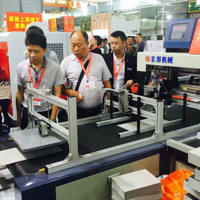 寧波半自動(dòng)禮盒噴膠機(jī)