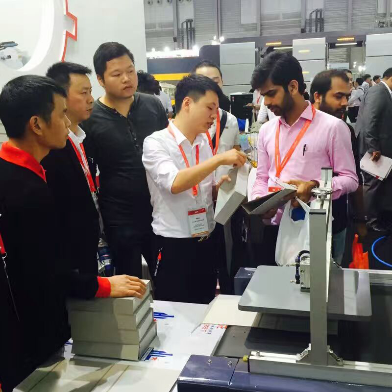 寧波自動(dòng)禮品盒灌膠設(shè)備