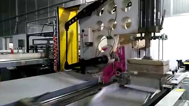 寧波中聯(lián)機(jī)全自動組裝機(jī)奶包